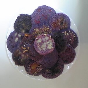 紫芋パウダーとクコの実のヨーグルト蒸しパン♪